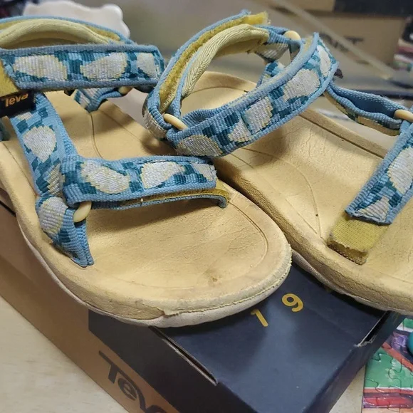 TEVA, T HURRACAINE Blue and Yellow Sandals - Picture 4 of 13